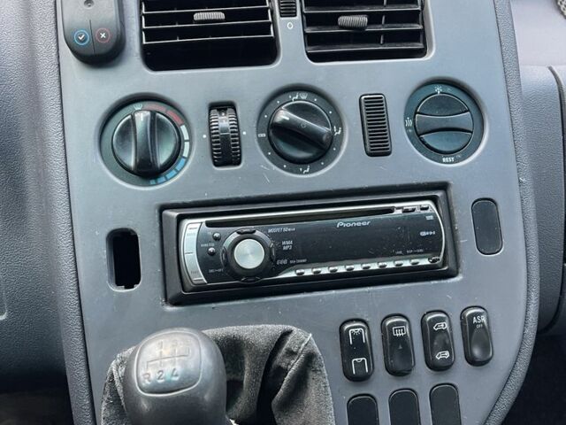 Сірий Мерседес Віто, об'ємом двигуна 2.1 л та пробігом 200 тис. км за 4500 $, фото 11 на Automoto.ua