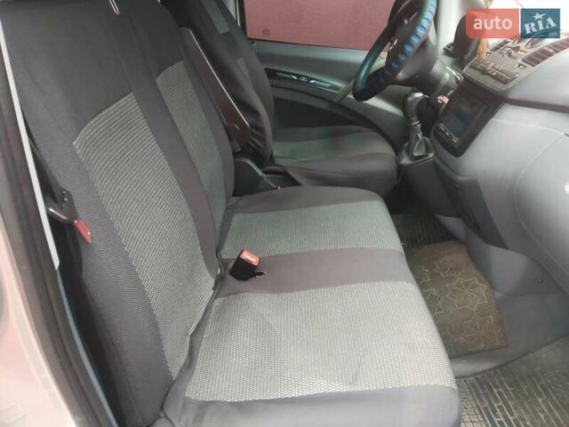 Серый Мерседес Вито, объемом двигателя 2.15 л и пробегом 380 тыс. км за 6800 $, фото 3 на Automoto.ua