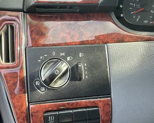 Серый Мерседес Вито, объемом двигателя 2.15 л и пробегом 350 тыс. км за 6300 $, фото 27 на Automoto.ua