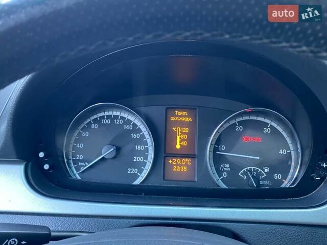 Серый Мерседес Вито, объемом двигателя 2.15 л и пробегом 300 тыс. км за 11999 $, фото 28 на Automoto.ua