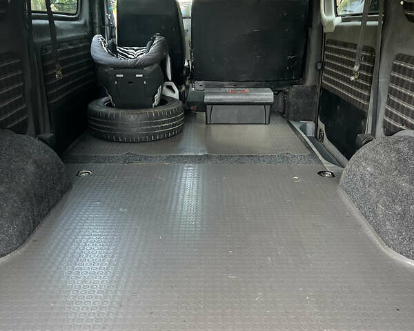 Серый Мерседес Вито, объемом двигателя 2.15 л и пробегом 409 тыс. км за 8100 $, фото 12 на Automoto.ua