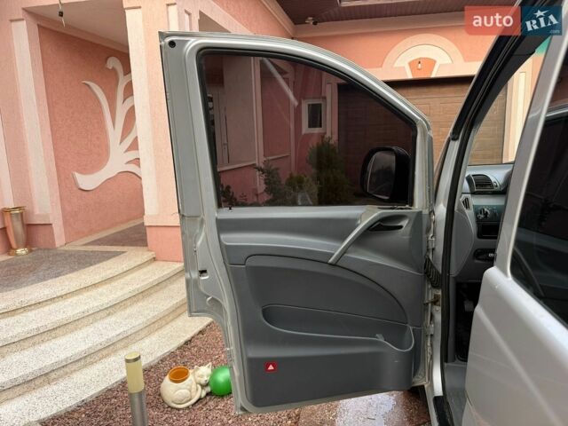 Сірий Мерседес Віто, об'ємом двигуна 2.2 л та пробігом 317 тис. км за 6700 $, фото 17 на Automoto.ua