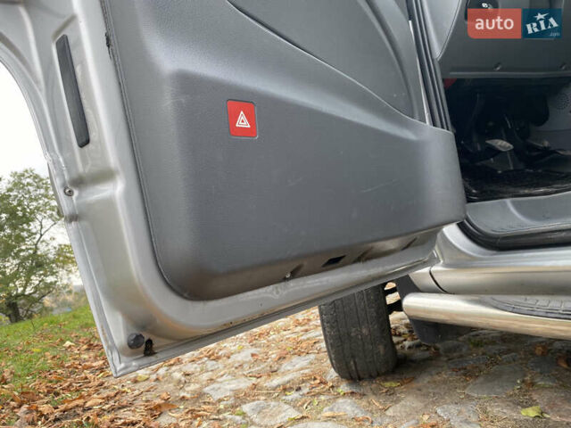 Сірий Мерседес Віто, об'ємом двигуна 2.15 л та пробігом 400 тис. км за 10300 $, фото 12 на Automoto.ua
