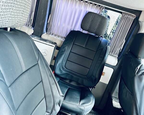 Серый Мерседес Вито, объемом двигателя 2.2 л и пробегом 263 тыс. км за 6300 $, фото 2 на Automoto.ua