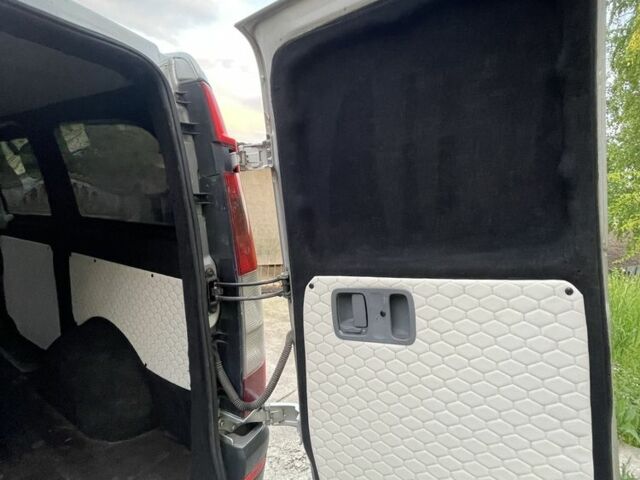 Серый Мерседес Вито, объемом двигателя 2.1 л и пробегом 465 тыс. км за 7600 $, фото 6 на Automoto.ua