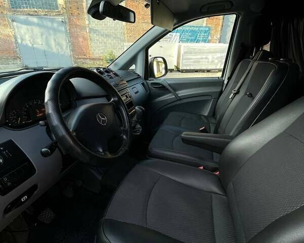 Серый Мерседес Вито, объемом двигателя 2.2 л и пробегом 455 тыс. км за 6800 $, фото 9 на Automoto.ua