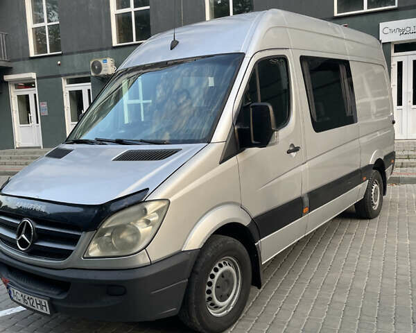 Серый Мерседес Вито, объемом двигателя 2.15 л и пробегом 720 тыс. км за 9000 $, фото 12 на Automoto.ua