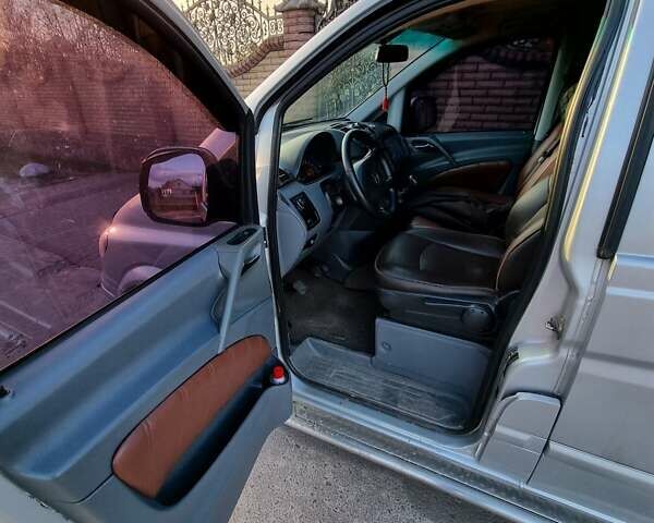 Серый Мерседес Вито, объемом двигателя 2.15 л и пробегом 500 тыс. км за 8800 $, фото 7 на Automoto.ua