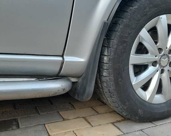 Серый Мерседес Вито, объемом двигателя 2.15 л и пробегом 324 тыс. км за 7900 $, фото 23 на Automoto.ua