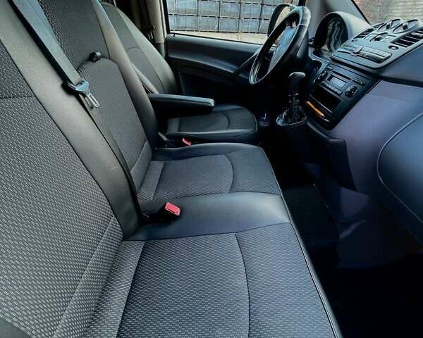 Серый Мерседес Вито, объемом двигателя 2.2 л и пробегом 455 тыс. км за 6800 $, фото 17 на Automoto.ua