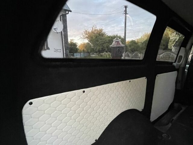 Серый Мерседес Вито, объемом двигателя 2.1 л и пробегом 465 тыс. км за 7600 $, фото 5 на Automoto.ua