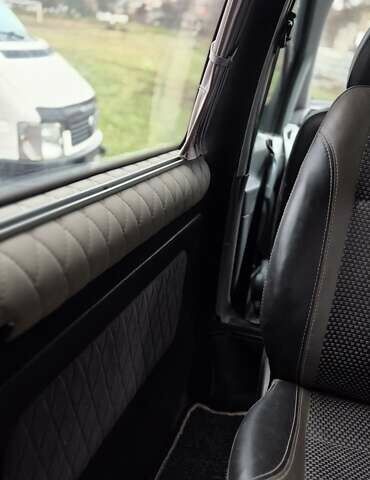 Серый Мерседес Вито, объемом двигателя 2.15 л и пробегом 270 тыс. км за 8200 $, фото 6 на Automoto.ua