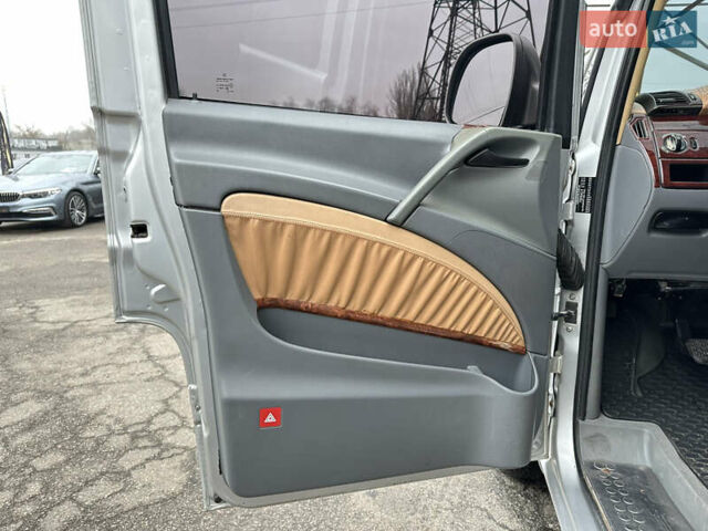 Серый Мерседес Вито, объемом двигателя 2.15 л и пробегом 280 тыс. км за 10999 $, фото 14 на Automoto.ua