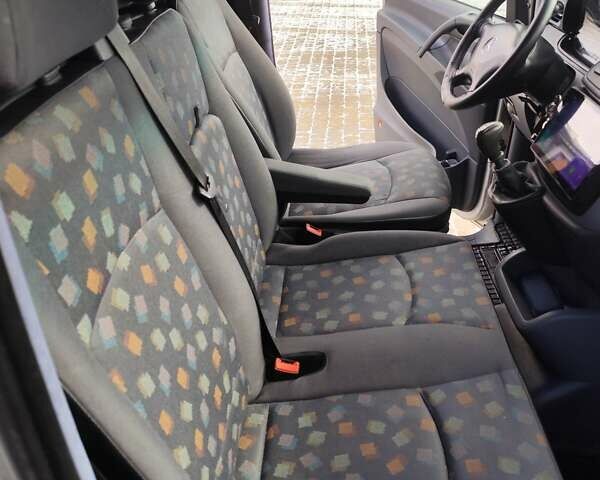 Серый Мерседес Вито, объемом двигателя 2.15 л и пробегом 356 тыс. км за 10800 $, фото 5 на Automoto.ua