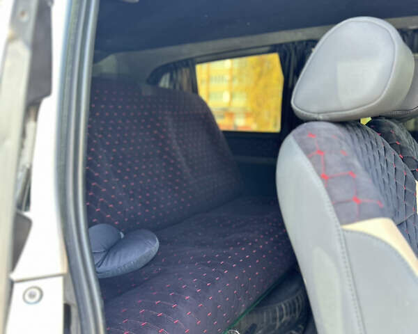 Серый Мерседес Вито, объемом двигателя 2.15 л и пробегом 600 тыс. км за 9200 $, фото 15 на Automoto.ua