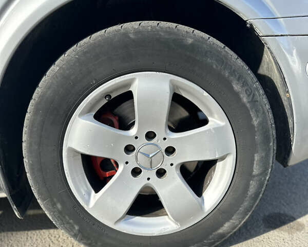 Серый Мерседес Вито, объемом двигателя 2.15 л и пробегом 600 тыс. км за 9200 $, фото 12 на Automoto.ua