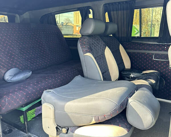 Серый Мерседес Вито, объемом двигателя 2.15 л и пробегом 600 тыс. км за 9200 $, фото 17 на Automoto.ua