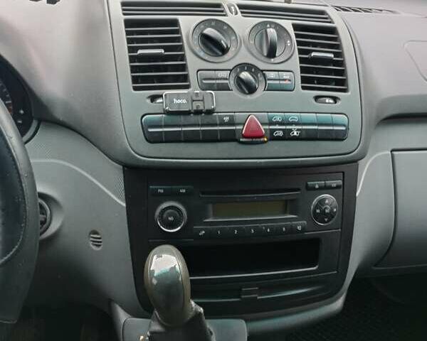 Серый Мерседес Вито, объемом двигателя 2.99 л и пробегом 496 тыс. км за 10000 $, фото 2 на Automoto.ua