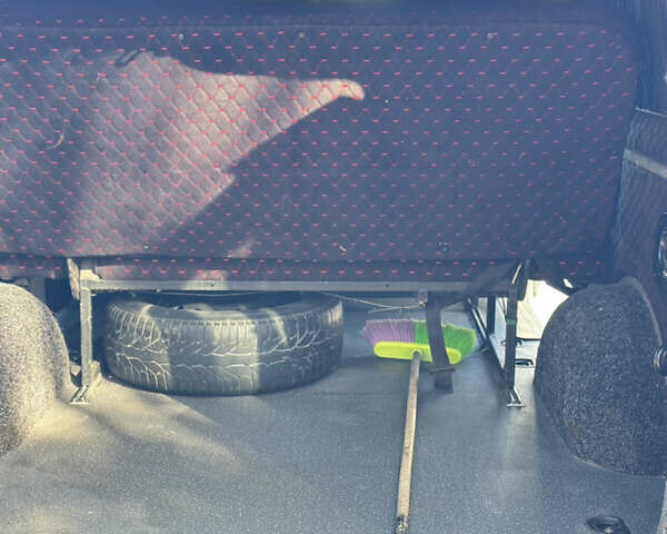 Серый Мерседес Вито, объемом двигателя 2.15 л и пробегом 600 тыс. км за 9200 $, фото 21 на Automoto.ua