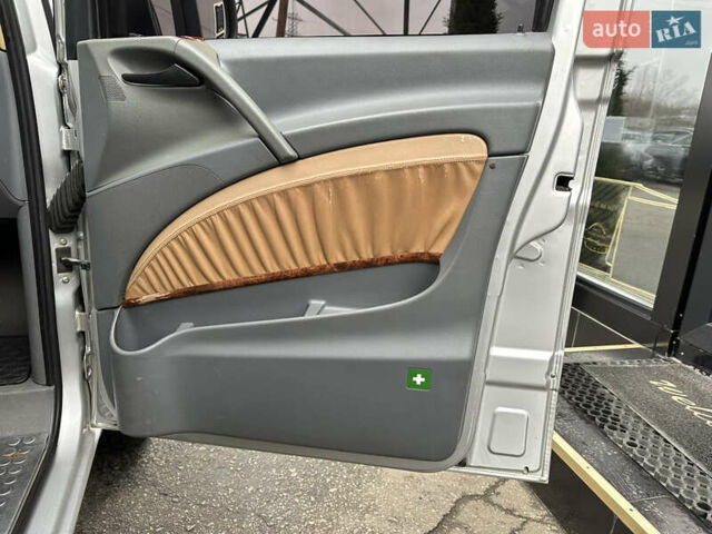 Серый Мерседес Вито, объемом двигателя 2.15 л и пробегом 280 тыс. км за 10999 $, фото 20 на Automoto.ua
