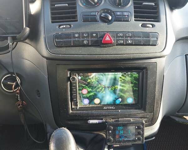 Серый Мерседес Вито, объемом двигателя 2.15 л и пробегом 425 тыс. км за 9000 $, фото 9 на Automoto.ua