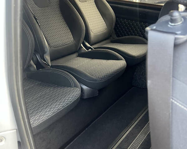 Серый Мерседес Вито, объемом двигателя 2.15 л и пробегом 235 тыс. км за 9500 $, фото 6 на Automoto.ua