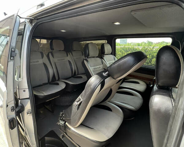 Серый Мерседес Вито, объемом двигателя 2.2 л и пробегом 340 тыс. км за 8900 $, фото 14 на Automoto.ua