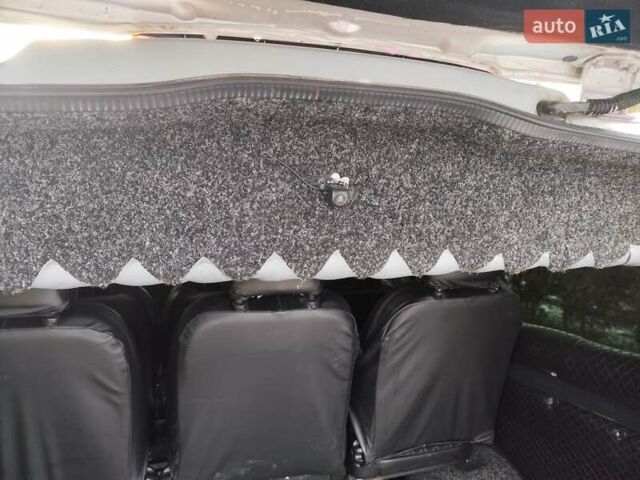 Серый Мерседес Вито, объемом двигателя 2.15 л и пробегом 356 тыс. км за 10800 $, фото 18 на Automoto.ua