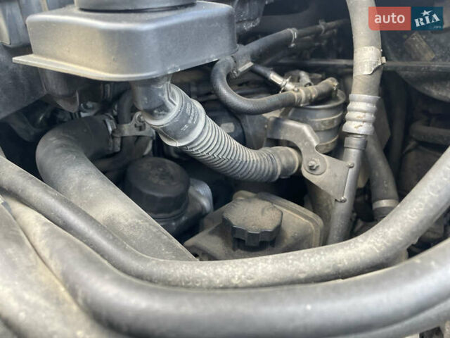 Серый Мерседес Вито, объемом двигателя 2.2 л и пробегом 394 тыс. км за 11200 $, фото 9 на Automoto.ua