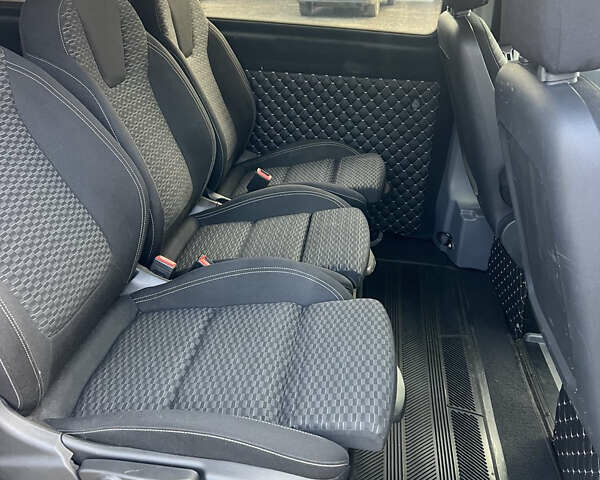 Серый Мерседес Вито, объемом двигателя 2.15 л и пробегом 235 тыс. км за 9500 $, фото 8 на Automoto.ua