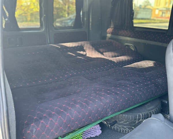 Серый Мерседес Вито, объемом двигателя 2.15 л и пробегом 600 тыс. км за 9200 $, фото 18 на Automoto.ua