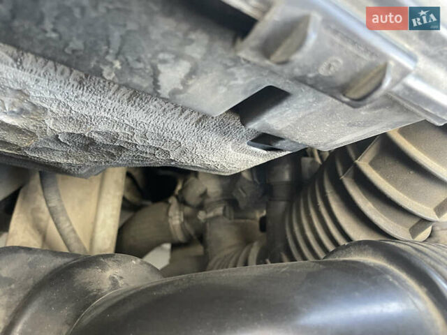 Серый Мерседес Вито, объемом двигателя 2.2 л и пробегом 394 тыс. км за 11200 $, фото 13 на Automoto.ua