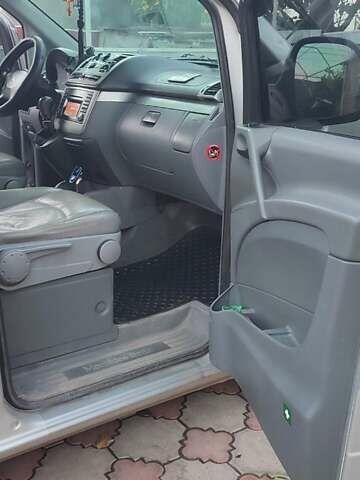 Серый Мерседес Вито, объемом двигателя 3 л и пробегом 308 тыс. км за 10500 $, фото 8 на Automoto.ua