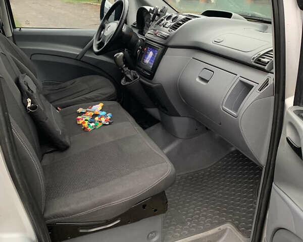 Серый Мерседес Вито, объемом двигателя 2.15 л и пробегом 464 тыс. км за 8900 $, фото 19 на Automoto.ua