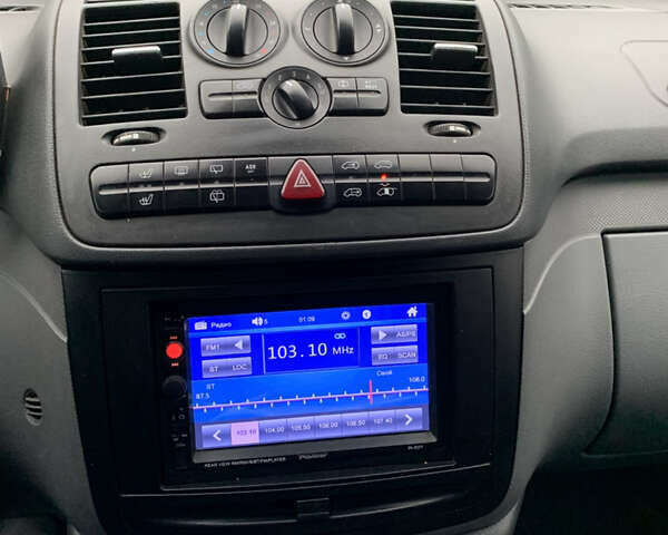 Серый Мерседес Вито, объемом двигателя 2.15 л и пробегом 464 тыс. км за 8900 $, фото 17 на Automoto.ua