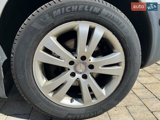 Серый Мерседес Вито, объемом двигателя 2.15 л и пробегом 288 тыс. км за 11500 $, фото 25 на Automoto.ua