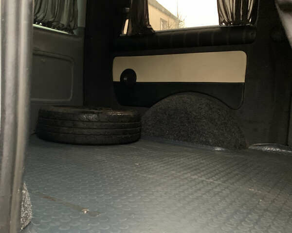 Серый Мерседес Вито, объемом двигателя 2.15 л и пробегом 464 тыс. км за 8900 $, фото 22 на Automoto.ua