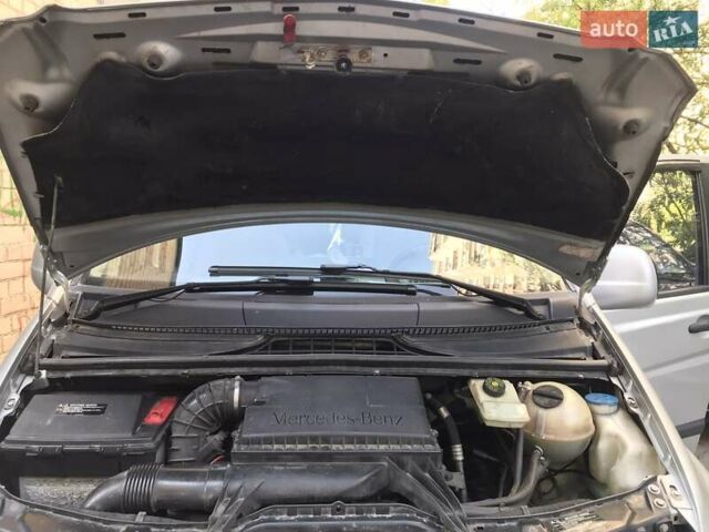 Серый Мерседес Вито, объемом двигателя 2.15 л и пробегом 370 тыс. км за 10800 $, фото 4 на Automoto.ua