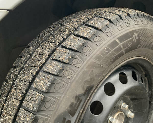 Серый Мерседес Вито, объемом двигателя 2.15 л и пробегом 464 тыс. км за 8900 $, фото 12 на Automoto.ua