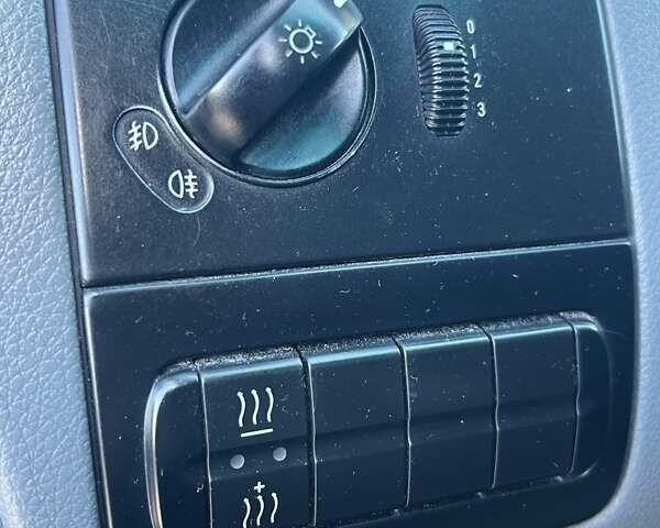 Сірий Мерседес Віто, об'ємом двигуна 2.15 л та пробігом 375 тис. км за 10950 $, фото 28 на Automoto.ua