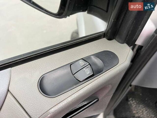 Серый Мерседес Вито, объемом двигателя 2.2 л и пробегом 428 тыс. км за 10990 $, фото 15 на Automoto.ua