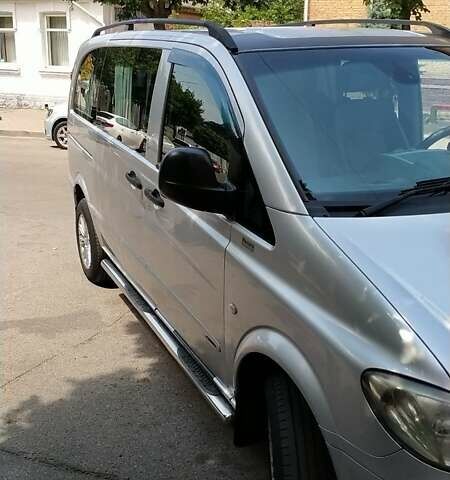 Серый Мерседес Вито, объемом двигателя 2.2 л и пробегом 305 тыс. км за 7500 $, фото 2 на Automoto.ua