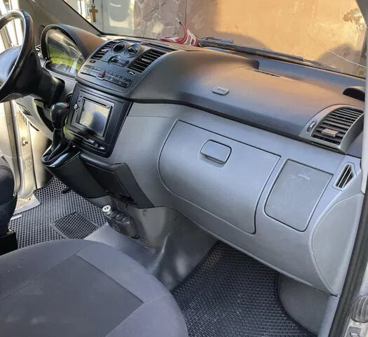 Сірий Мерседес Віто, об'ємом двигуна 2.2 л та пробігом 428 тис. км за 10500 $, фото 2 на Automoto.ua