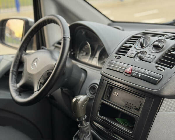 Серый Мерседес Вито, объемом двигателя 2.2 л и пробегом 238 тыс. км за 11500 $, фото 5 на Automoto.ua