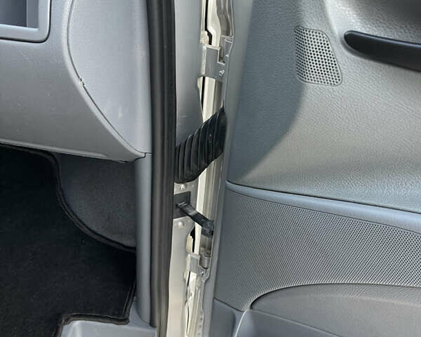 Серый Мерседес Вито, объемом двигателя 2.2 л и пробегом 218 тыс. км за 12700 $, фото 56 на Automoto.ua