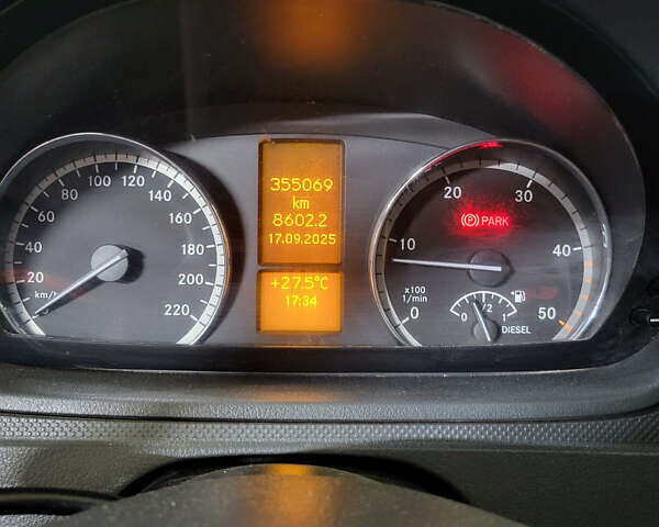 Серый Мерседес Вито, объемом двигателя 2.14 л и пробегом 355 тыс. км за 10800 $, фото 5 на Automoto.ua