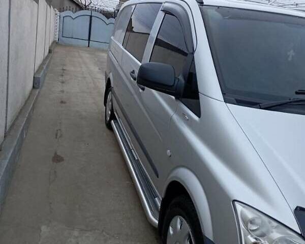 Серый Мерседес Вито, объемом двигателя 2.2 л и пробегом 287 тыс. км за 15000 $, фото 2 на Automoto.ua