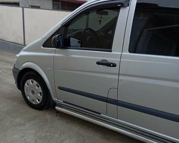 Серый Мерседес Вито, объемом двигателя 2.2 л и пробегом 287 тыс. км за 13500 $, фото 4 на Automoto.ua