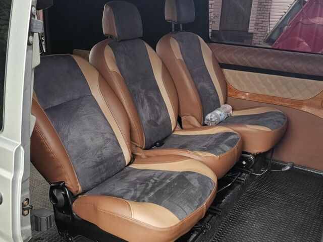 Серый Мерседес Вито, объемом двигателя 2.1 л и пробегом 328 тыс. км за 10100 $, фото 5 на Automoto.ua