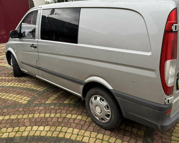 Серый Мерседес Вито, объемом двигателя 2.2 л и пробегом 327 тыс. км за 10500 $, фото 1 на Automoto.ua